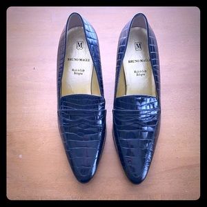 New Bruno Magli embossed kitten heels size 7.5